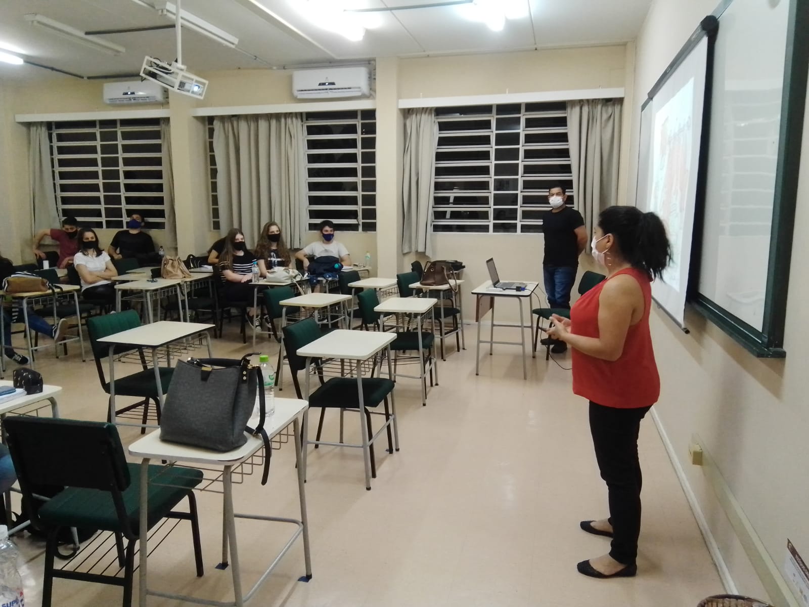 Você está visualizando atualmente VIGILÂNCIA SANITÁRIA REALIZA PALESTRA PARA ALUNOS DE ENGENHARIA QUÍMICA DA URI