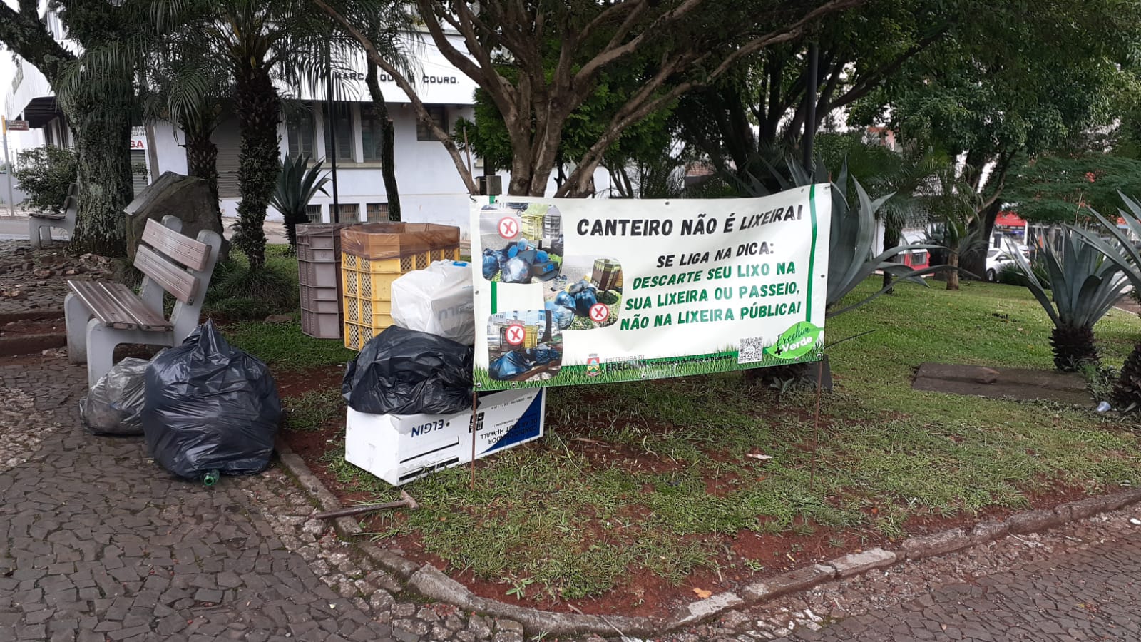 Você está visualizando atualmente SECRETARIA DE MEIO AMBIENTE ALERTA SOBRE USO INDEVIDO DAS LIXEIRAS PÚBLICAS