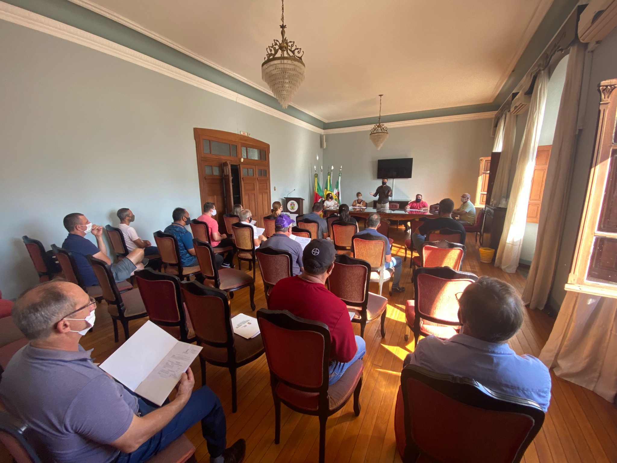 Você está visualizando atualmente EQUIPE DO ‘MEU BAIRRO MELHOR’ SE REÚNE COM ASSOCIAÇÕES CONTEMPLADAS EM EMENDAS IMPOSITIVAS