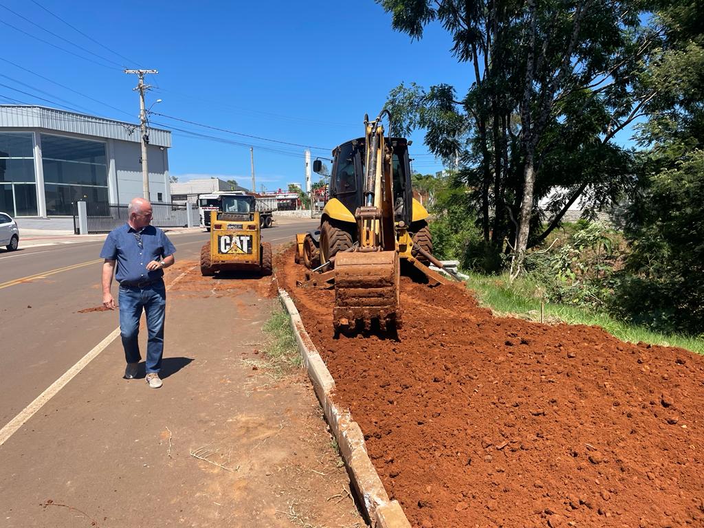 Você está visualizando atualmente SECRETARIA DE PLANEJAMENTO EXECUTA NOVO PASSEIO PÚBLICO NA RUA FIORAVANTE TAGLIARI