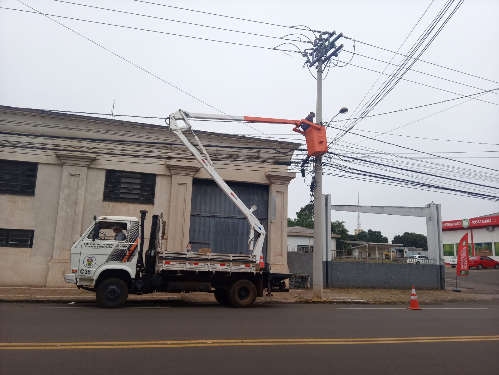 Você está visualizando atualmente EM UM ANO, PREFEITURA DE ERECHIM TROCOU 6390 LÂMPADAS