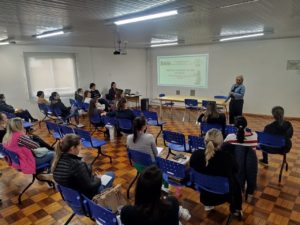 Leia mais sobre o artigo SECRETARIA DE SAÚDE MINISTRA CAPACITAÇÃO SOBRE SALA DE VACINAS