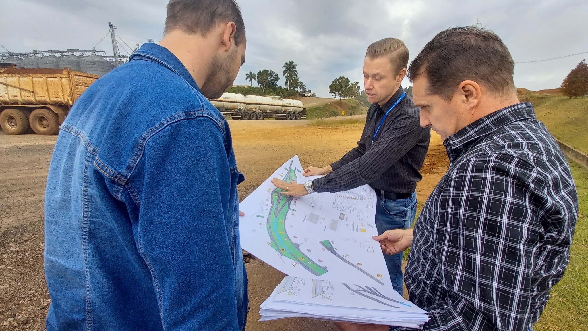 Você está visualizando atualmente TREVO DE ACESSO AO DISTRITO INDUSTRIAL COM PROJETO PRONTO