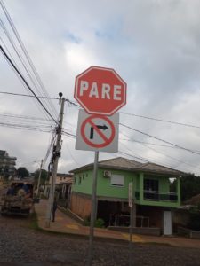 Leia mais sobre o artigo TRÂNSITO: PRIMEIRA QUADRA DA RUA ALMIRANTE TAMANDARÉ PASSA TER SENTIDO ÚNICO