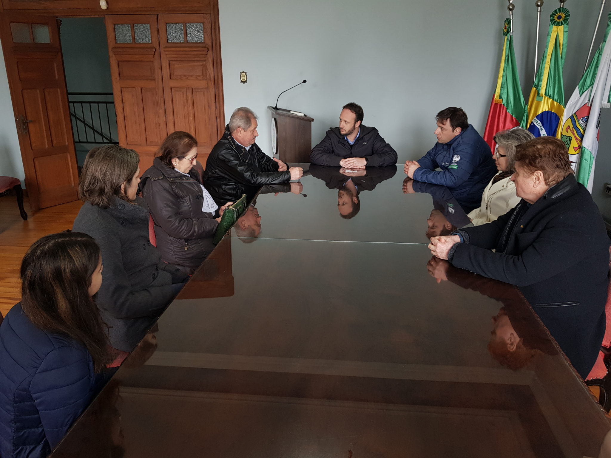 Você está visualizando atualmente VICE-PREFEITO FLÁVIO RECEBE INTEGRANTES DO ROTARY QUE VÃO INCENTIVAR A VACINAÇÃO DA POLIOMIELITE