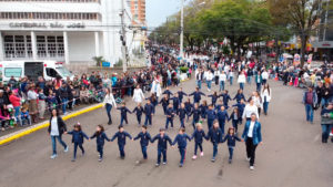 Leia mais sobre o artigo DESFILE CÍVICO REÚNE SEGURANÇA, EDUCAÇÃO, CULTURA E ENTIDADES DA SOCIEDADE CIVIL ORGANIZADA