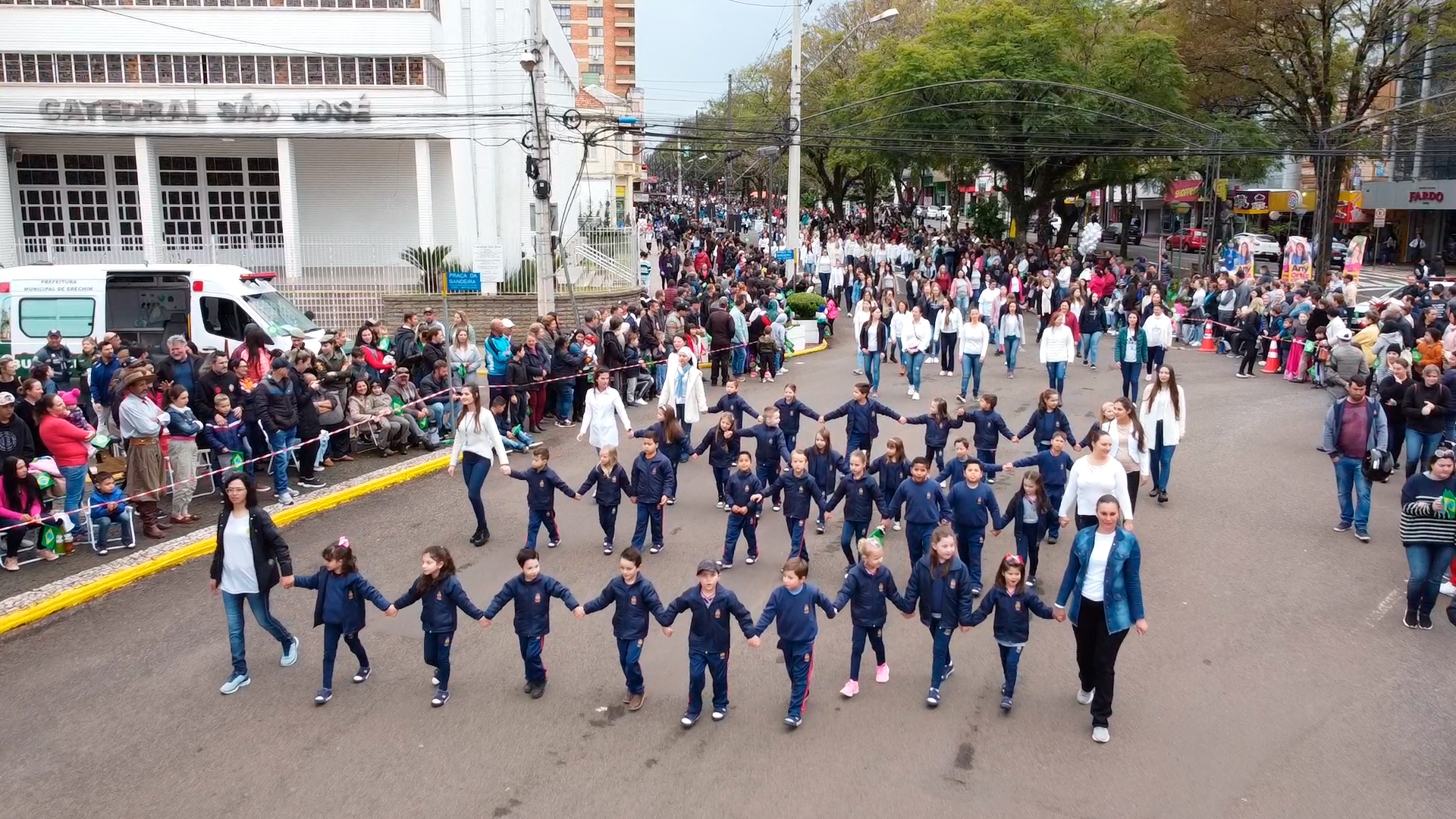 Você está visualizando atualmente DESFILE CÍVICO REÚNE SEGURANÇA, EDUCAÇÃO, CULTURA E ENTIDADES DA SOCIEDADE CIVIL ORGANIZADA