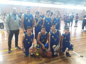 Leia mais sobre o artigo ESTUDANTES DA ESCOLA CRISTO REI FICAM EM 3º LUGAR NA ETAPA REGIONAL DO BASQUETE MASCULINO INFANTIL DO JERGS