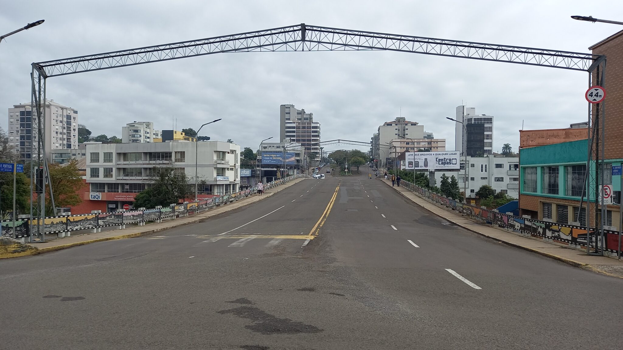 Você está visualizando atualmente VIADUTO SERÁ FECHADO PARA INSTALAÇÃO DAS LUZES DE NATAL