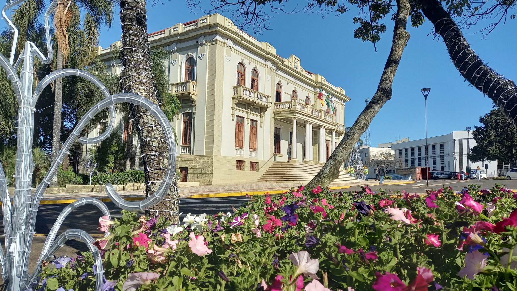 Você está visualizando atualmente DIA DO SERVIDOR PÚBLICO: PONTO FACULTATIVO SERÁ NO DIA 14 DE NOVEMBRO