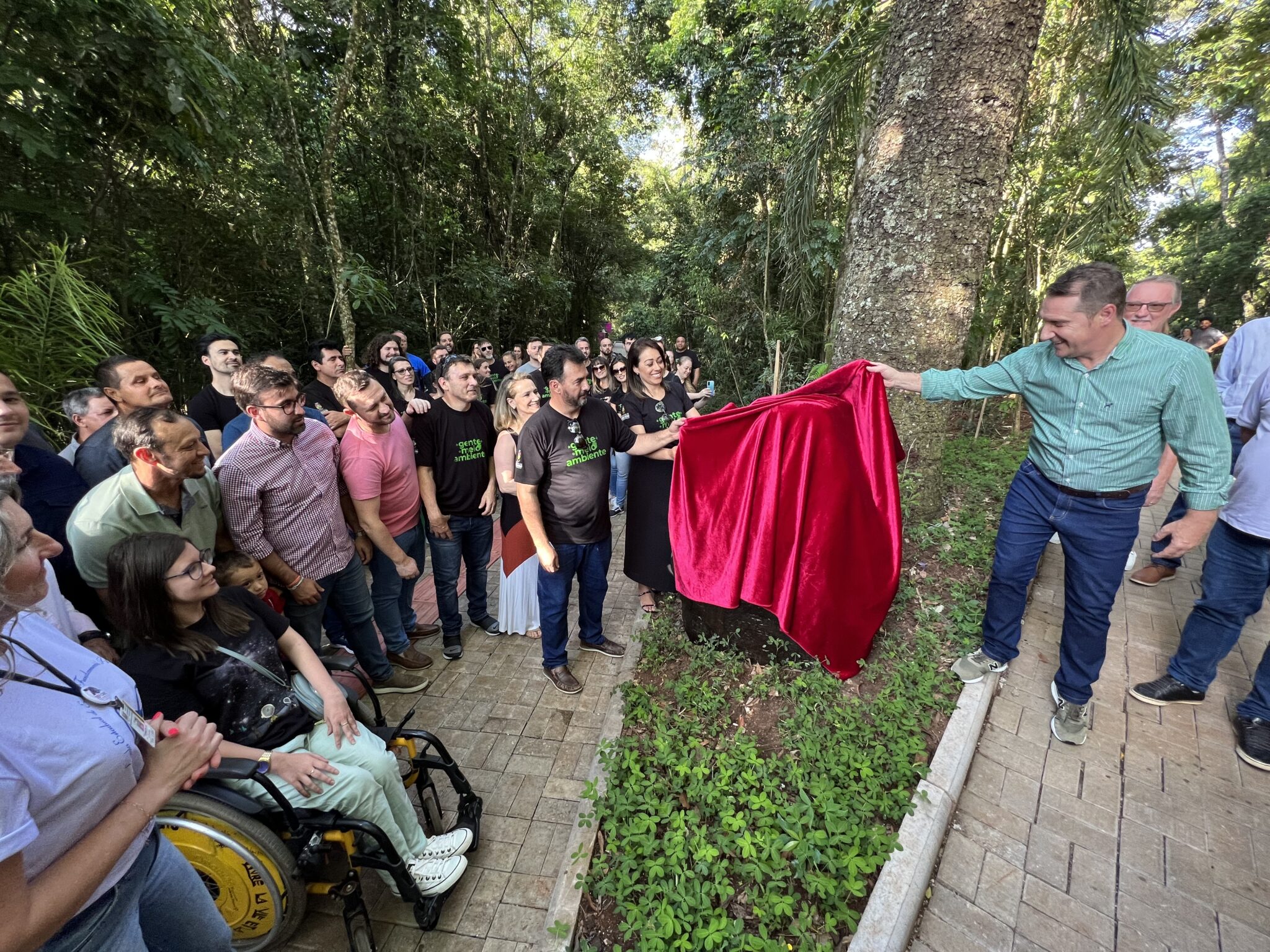 Você está visualizando atualmente PARQUE MUNICIPAL LONGINES MALINOWSKI É ENTREGUE À COMUNIDADE