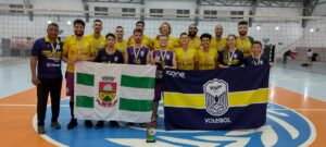 Leia mais sobre o artigo EQUIPE DE VÔLEI EVF FICA EM 3º LUGAR NA LIGA GAÚCHA