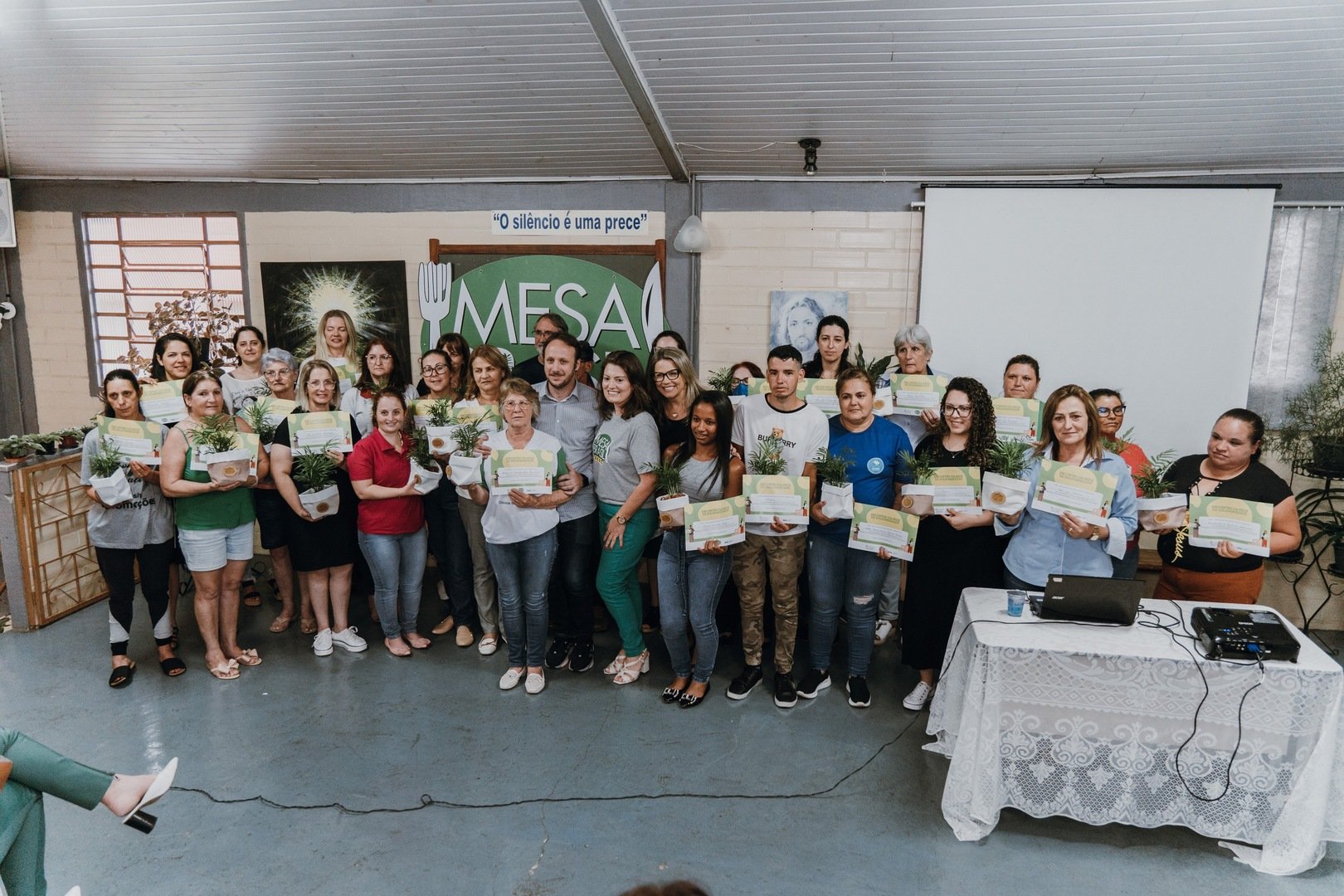 Você está visualizando atualmente MESA BRASIL RECONHECE DOADORES E AMIGOS DA SOLIDARIEDADE