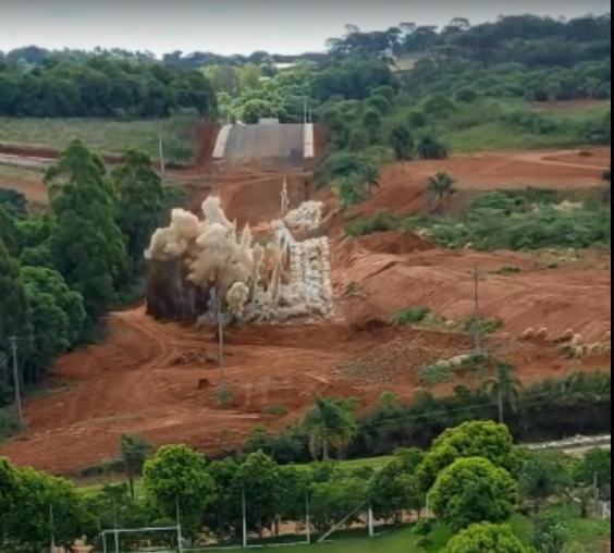 Você está visualizando atualmente PREFEITURA DETONA PEDREIRA PARA CONTINUAR OBRAS DE ACESSO AO NOVO DISTRITO INDUSTRIAL NORTE